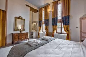Chambre 1 du locations saisonnières au Château de Montrevost, en Bourgogne Sud, France, Europe