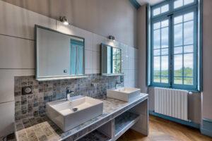 Chambre 3 sa salle de bain