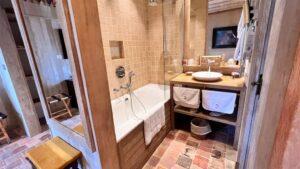 Salle de bain de la chambre double Seigneur de Beauvau