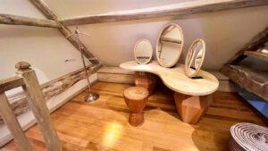 Château du Rivau, Suite du Roi René, coiffeuse